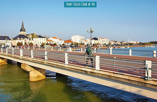 Brug, vissersbeeld en haven van Saint Gilles Croix de Vie, Vend�e.
