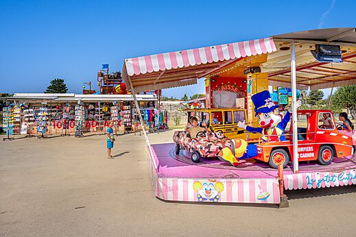 Kinderdraaimolen met clown op CAPFUN Mille Pépites in Carnon (34).