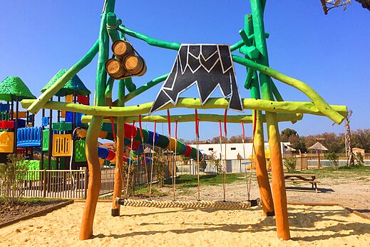Kinderspeeltuin met schommel en zand op camping CAPFUN Mille P�pites in Carnon.
