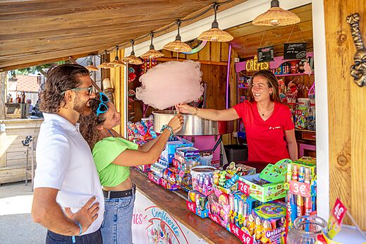 Snoep- en crêpeskraam op camping CAPFUN Mille Pépites in Carnon.