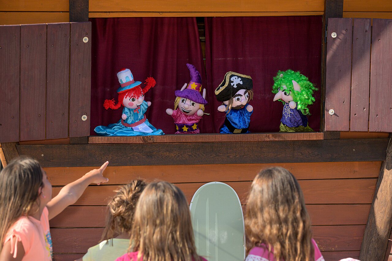 Poppenkastvoorstelling voor kinderen op camping CAPFUN Mirabelle in VOLSTROFF (57).