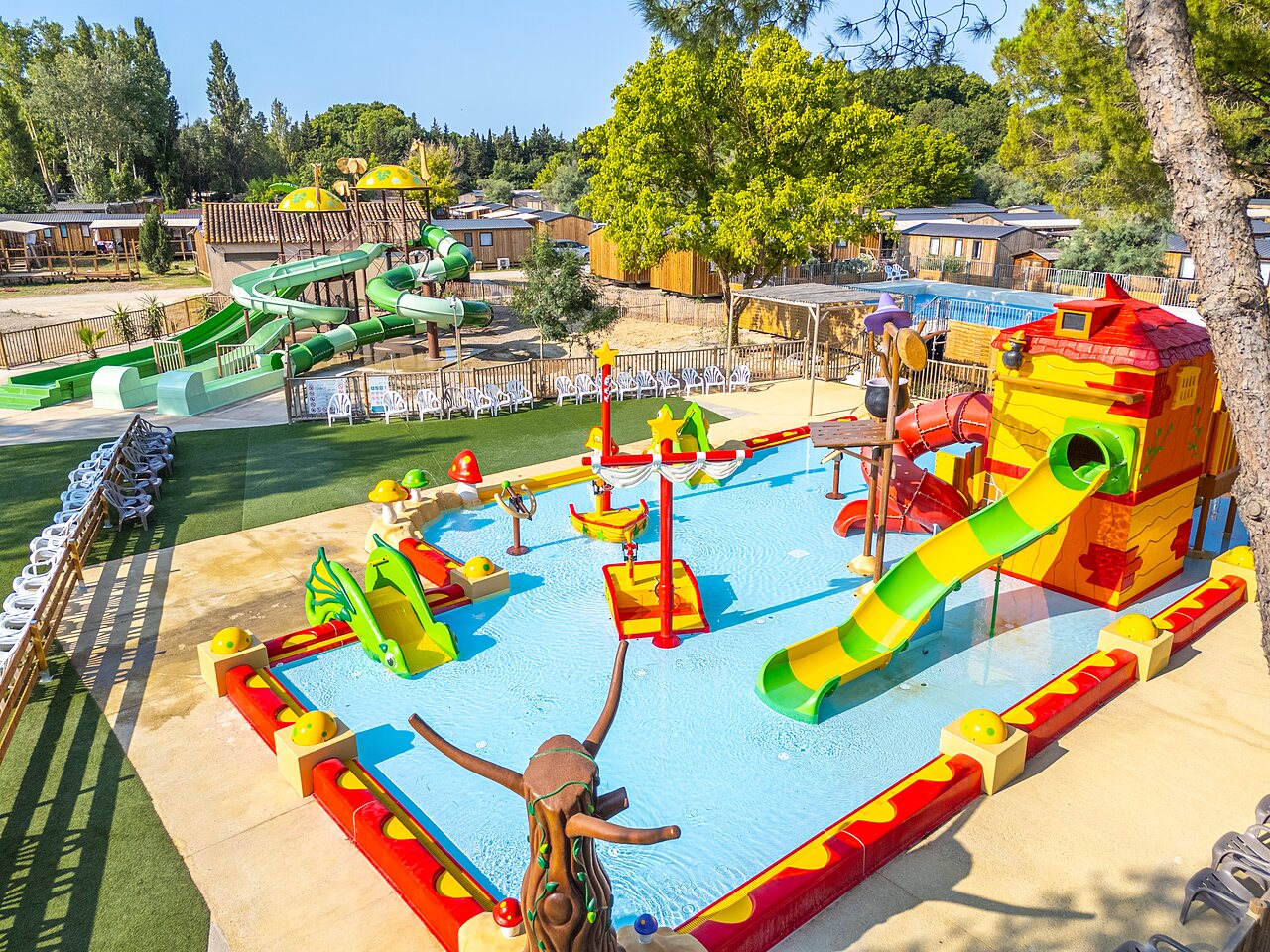 Waterpark met reuzenglijbanen en speelzwembad op camping VAGUES OCEANES Monte Cristo (30).