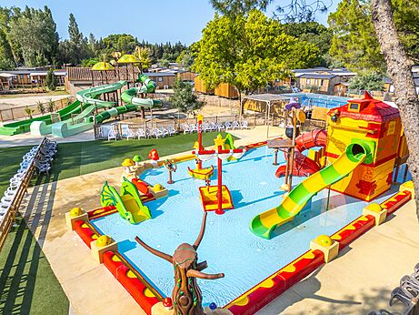 Waterpark met reuzenglijbanen en speelzwembad op camping VAGUES OCEANES Monte Cristo (30).