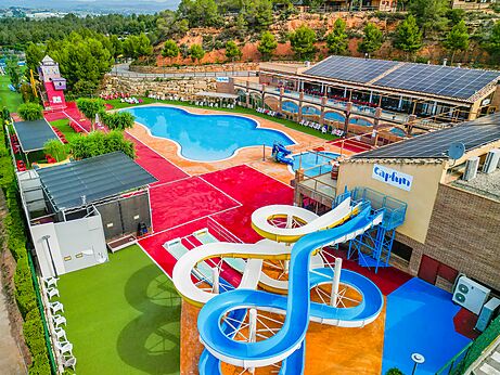 Zwembaden, waterglijbanen en speelruimte op camping CAPFUN Montblanc Park.