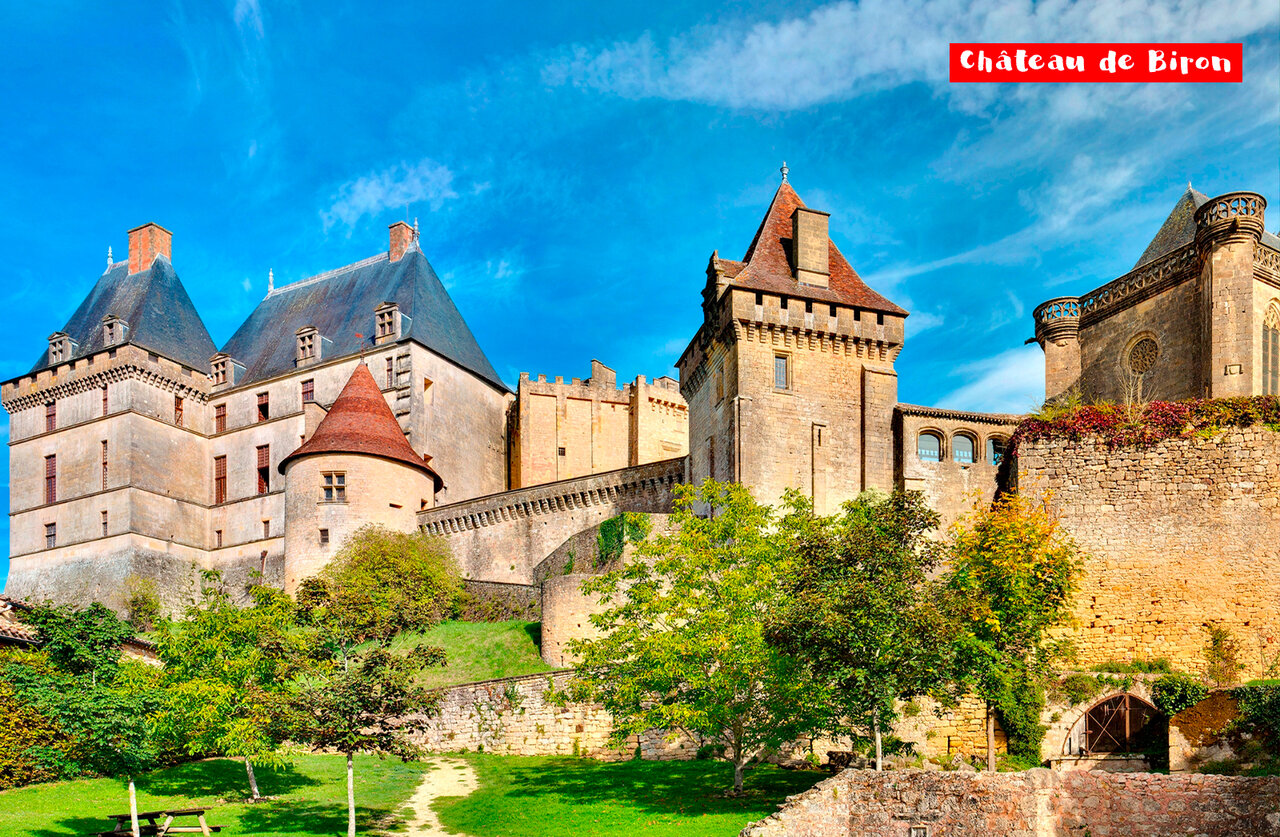 Kasteel van Biron, historisch monument te bezoeken in Dordogne, Nieuw-Aquitani�.