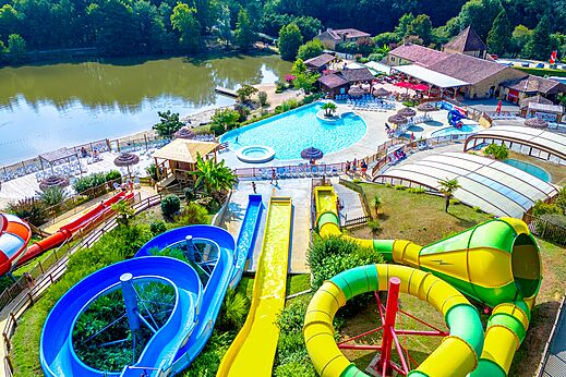 Waterglijbanen, buitenzwembad en jacuzzi op CAPFUN Moulinal BIRON (24).