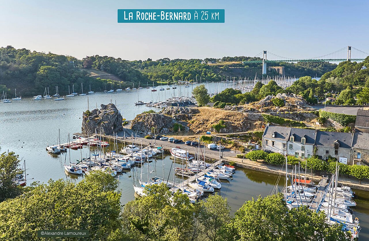 Levendige jachthaven van La Roche-Bernard, charmante stad van karakter in Bretagne.