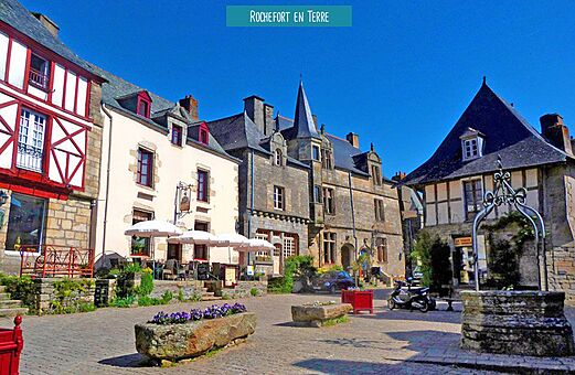 Historisch plein Rochefort-en-Terre, karakteristiek dorp in Bretagne.
