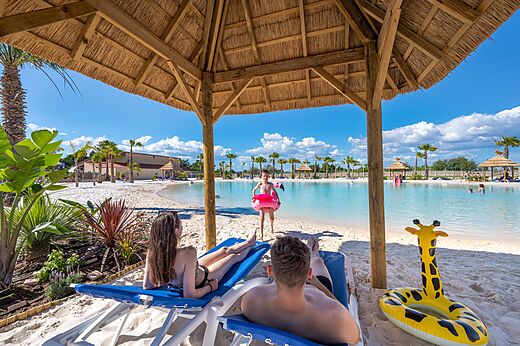 Lagunezwembad en zandstrand op camping CAPFUN La Nautique in Narbonne (11).