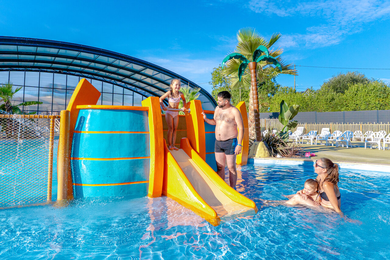 Familie waterpark op camping VAGUES OCEANES Odyss�e in Villers sur mer (14).