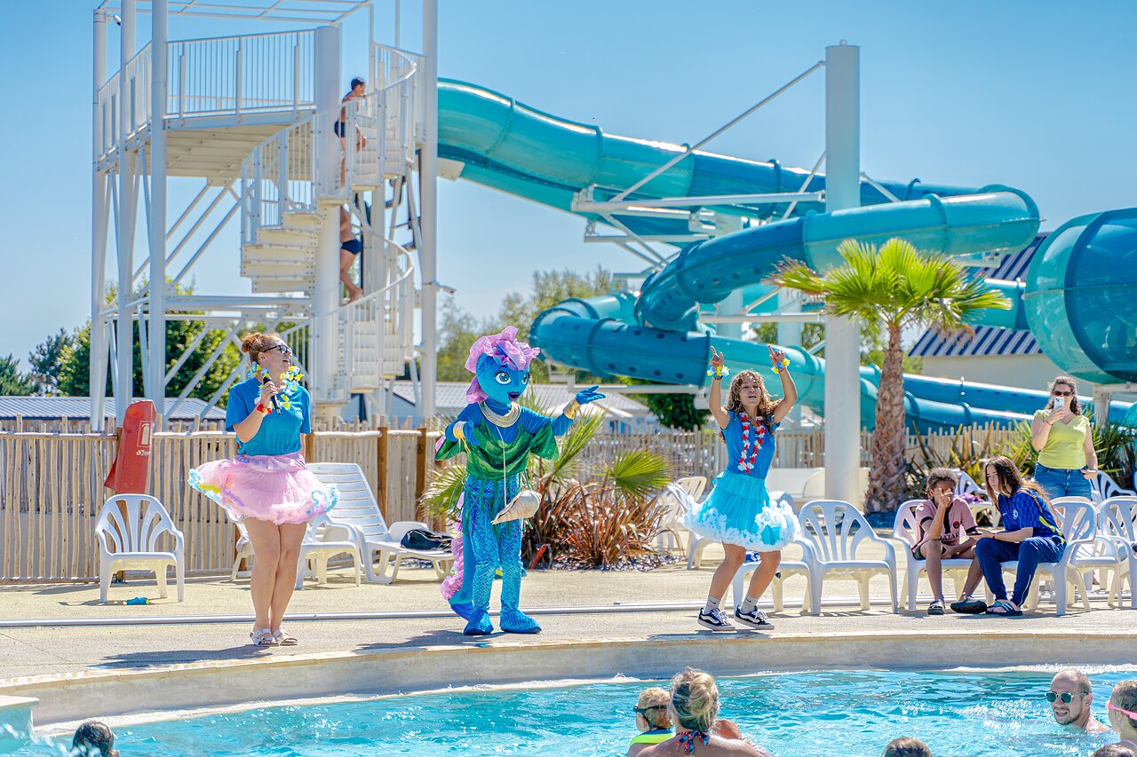 Animatie, glijbanen en zwembad op camping VAGUES OCEANES Odyss�e, Villers sur mer (14).