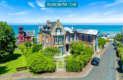 Historische villa's en zeezicht in Villers-sur-Mer, Normandi�.
