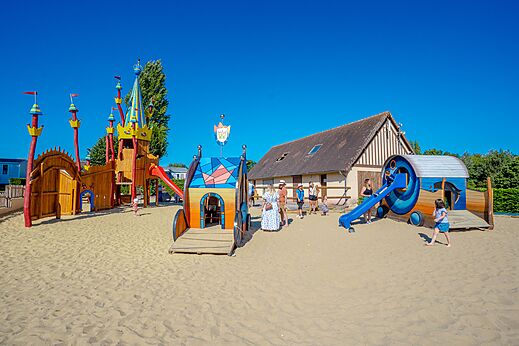 Grote kinderspeeltuin op camping VAGUES OCEANES Odyssée in Villers sur mer (14).