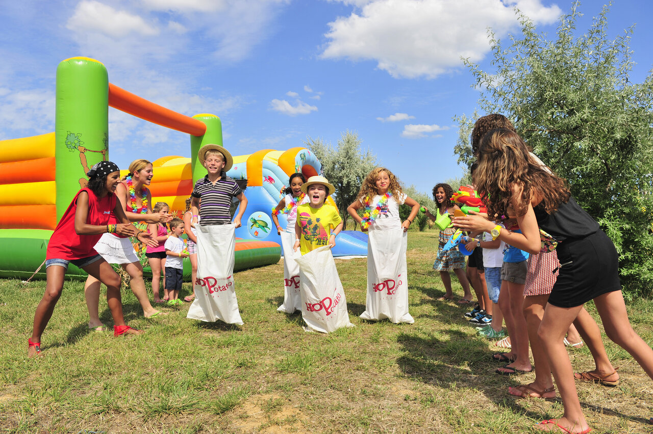 Zaklooprace kinderen, opblaasbare spelen, animatie camping CAPFUN Ondines Vias Plage (34).