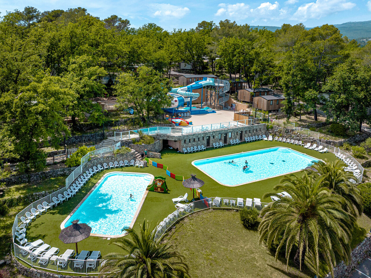 Buitenbaden, reuzenglijbanen op camping CLICOCHIC Or�e d'Azur in OPIO (06).