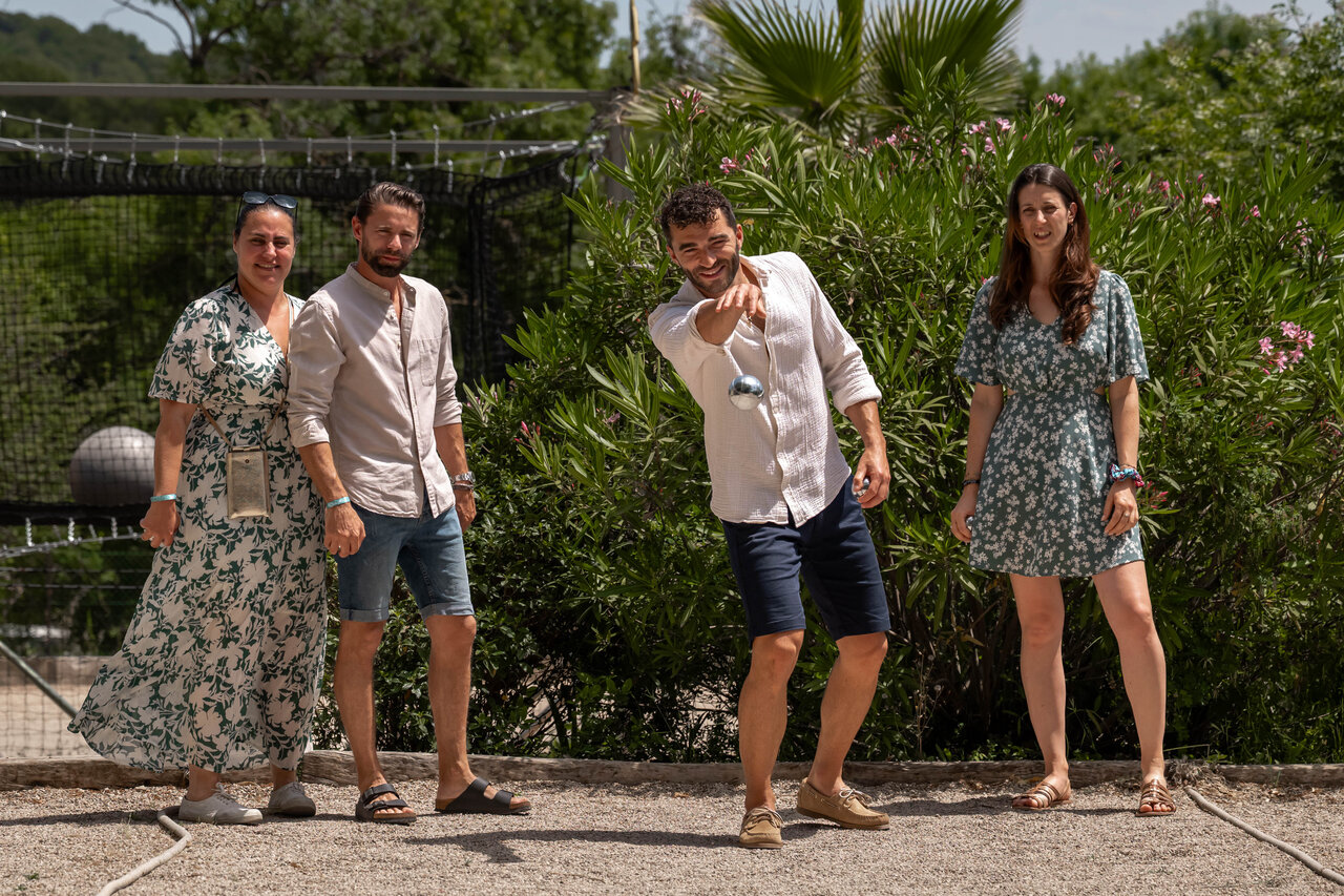 Gezellig potje petanque op camping CLICOCHIC Or�e d'Azur in OPIO (06).