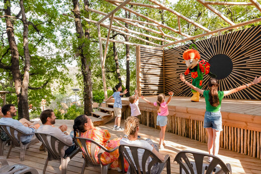 Kinderanimatie met mascotte op camping CLICOCHIC Orée d'Azur in OPIO (06).