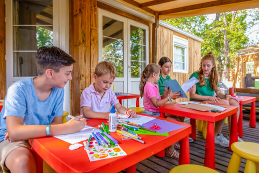 Kinderanimatie, creatieve workshops camping CLICOCHIC Orée d'Azur OPIO (06).