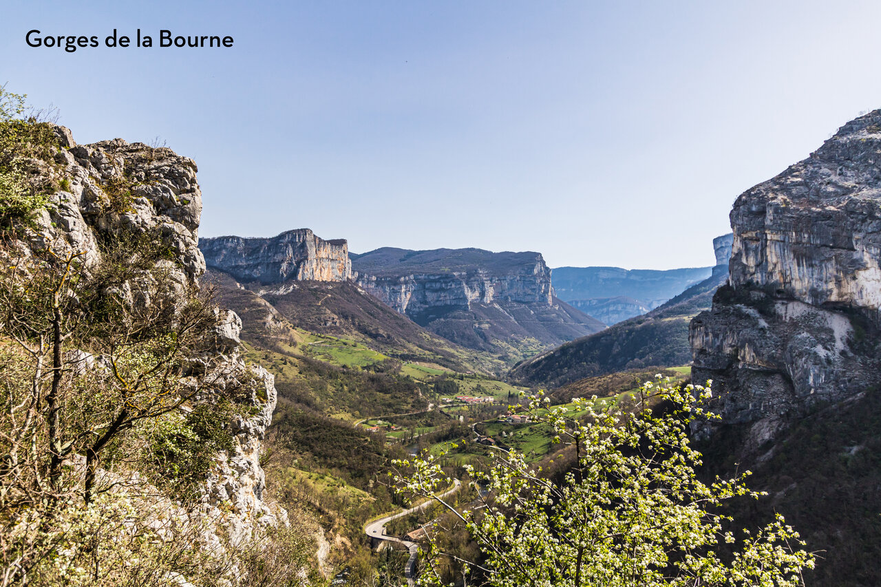 Gorges de la Bourne, spectaculair berglandschap te bezoeken nabij de camping.