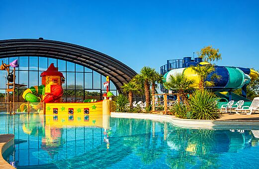 Buitenzwembad, glijbanen en waterspeeltuin op CAPFUN Pachy in FOSSES LA VILLE.