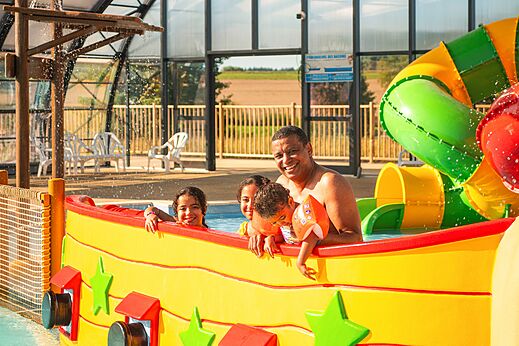 Glijbanen en kinderzwembad op camping CAPFUN Pachy in FOSSES LA VILLE.