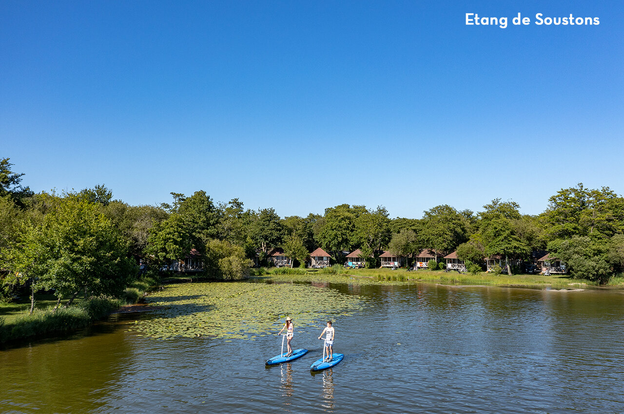 Paddleboarden op de Etang de Soustons, Landes, te bezoeken nabij de camping.