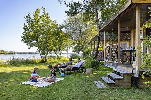 Familie voor stacaravan en meer, op camping CAPFUN Paillotte in AZUR (40).