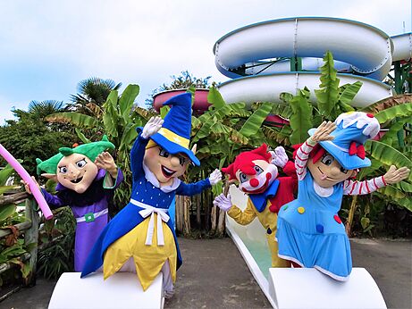 Mascottes en waterglijbanen op camping CAPFUN Paillotte in AZUR (40).