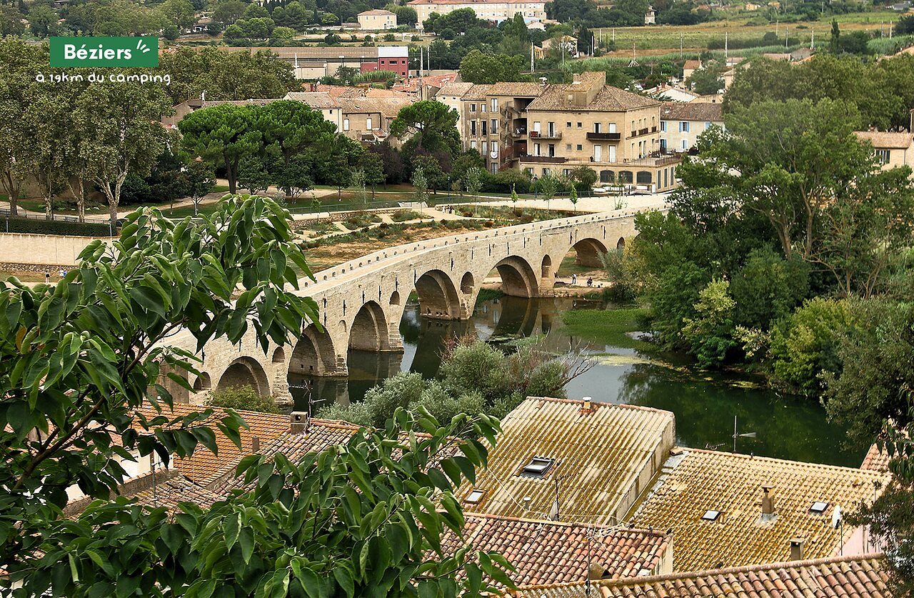Pont Vieux van B�ziers, historisch monument te bezoeken nabij de camping.