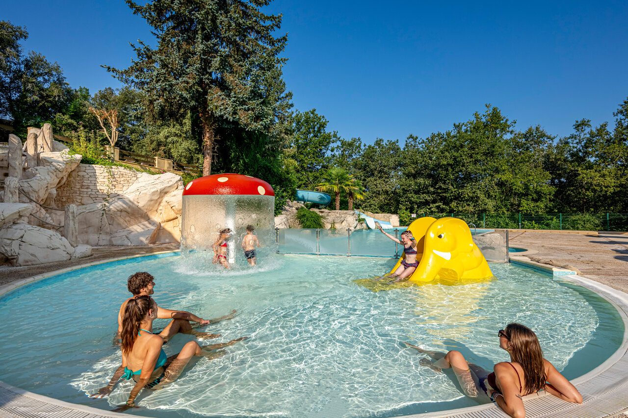 Buitenzwembad, waterspellen, kinderen, volwassenen op CAPFUN Palombi�re Sarlat (24).