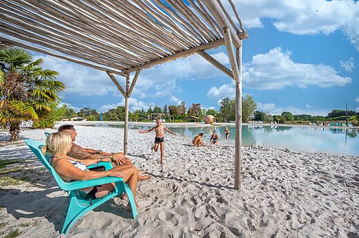 Zandstrand, lagunezwembad, familie op CAPFUN Paradis de Bazas (33).