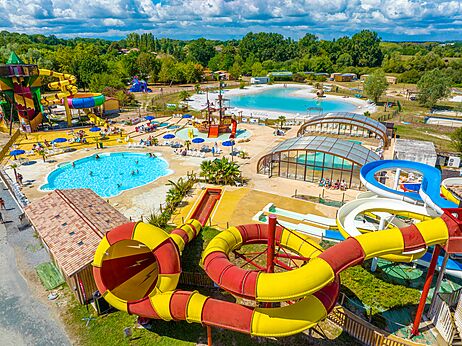 Waterpark, reuzenglijbanen, zwembaden op camping CAPFUN Paradis de Bazas in BAZAS.