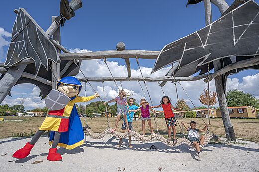 Speeltuin, kinderen, mascotte op camping CAPFUN Paradis de Bazas in BAZAS.