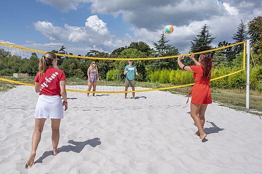 Beachvolleybal op camping CAPFUN Paradis de Bazas in BAZAS (33).