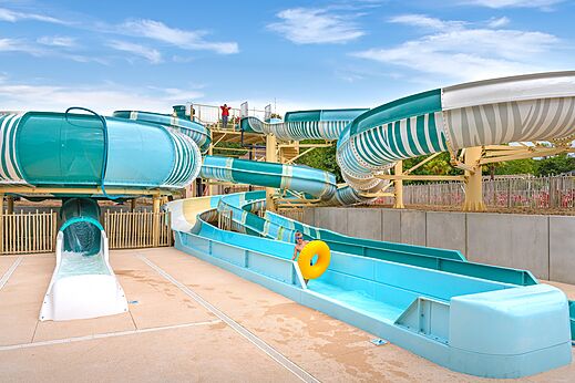 Gigantische waterglijbanen, camping CAPFUN Parc de Paris in Villevaud� (77).
