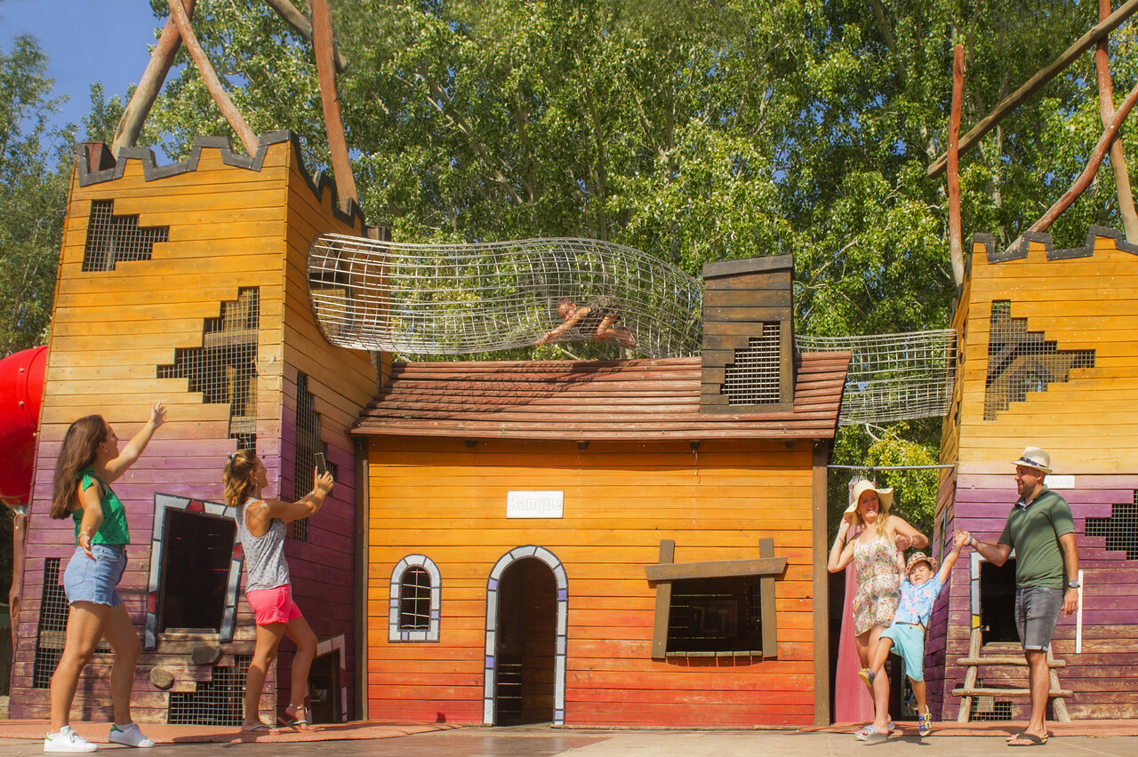 Kinderspeeltuin op camping CAPFUN Paris Roussillon in ARGELES SUR MER (66).