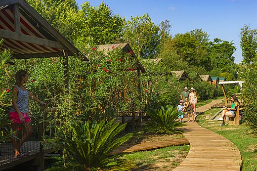 Houten accommodaties op camping CAPFUN Paris Roussillon in ARGELES SUR MER (66).