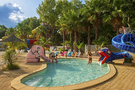 Kinderzwembad, olifant en slang glijbanen, CAPFUN Paris Roussillon, ARGELES SUR MER.