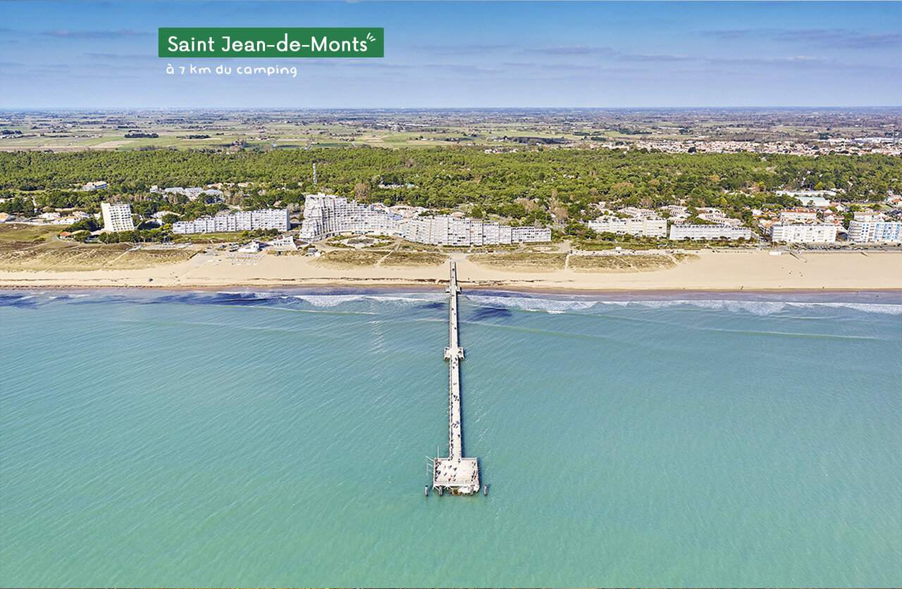 Lange pier van Saint Jean-de-Monts, strand en kuststad in de Vend�e om te bezoeken.