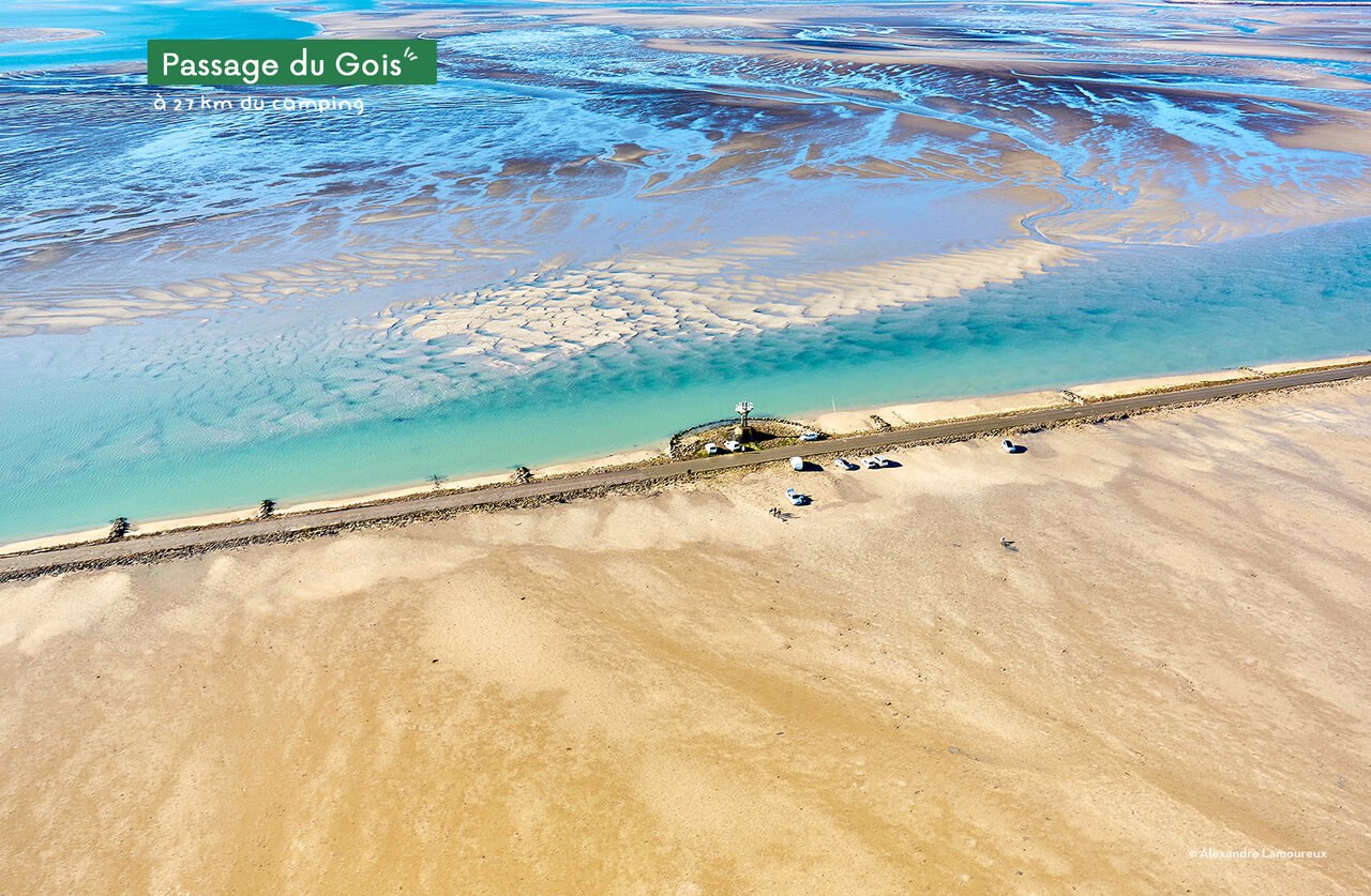 Passage du Gois, unieke onderwaterweg in Vend�e, te bezoeken nabij de camping.