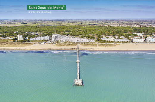 Strand van Saint Jean-de-Monts met pier, stad om te bezoeken in de Vend�e.