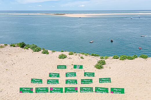 Zandstrand, zee en panoramisch uitzicht op camping CLICOCHIC Petit Nice Pyla sur Mer.
