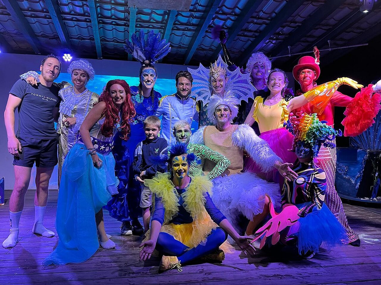 Feestelijke animatie en artiesten op camping CAPFUN Pin�da in CAZAUX (33).