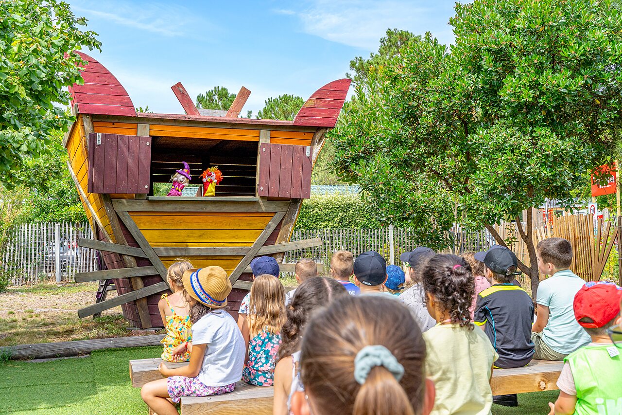 Poppenkastvoorstelling voor kinderen op camping CAPFUN Pin�da in CAZAUX (33).