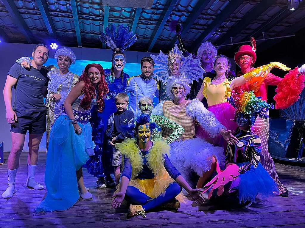 Feestelijke animatie en artiesten op camping CAPFUN Pin�da in CAZAUX (33).