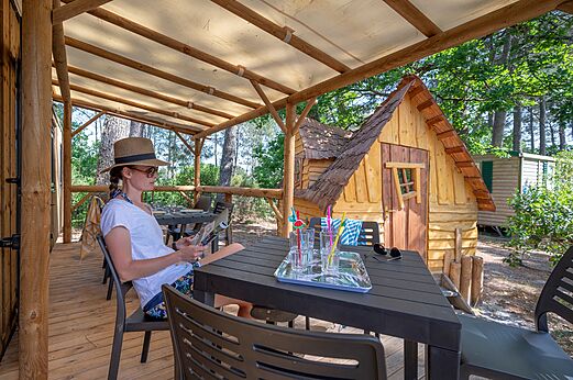 Accommodatie met terras en speelhuisje, CAPFUN Pinèda in CAZAUX (33).