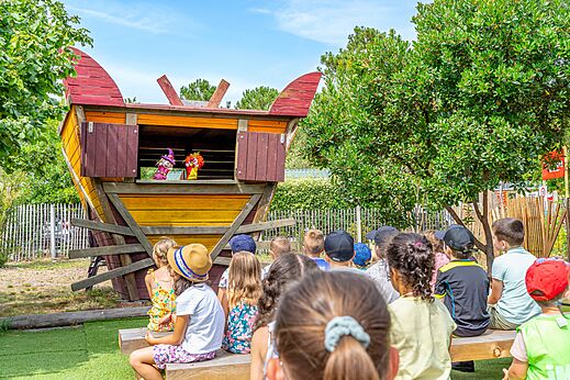 Poppenkastvoorstelling voor kinderen op camping CAPFUN Pinèda in CAZAUX (33).
