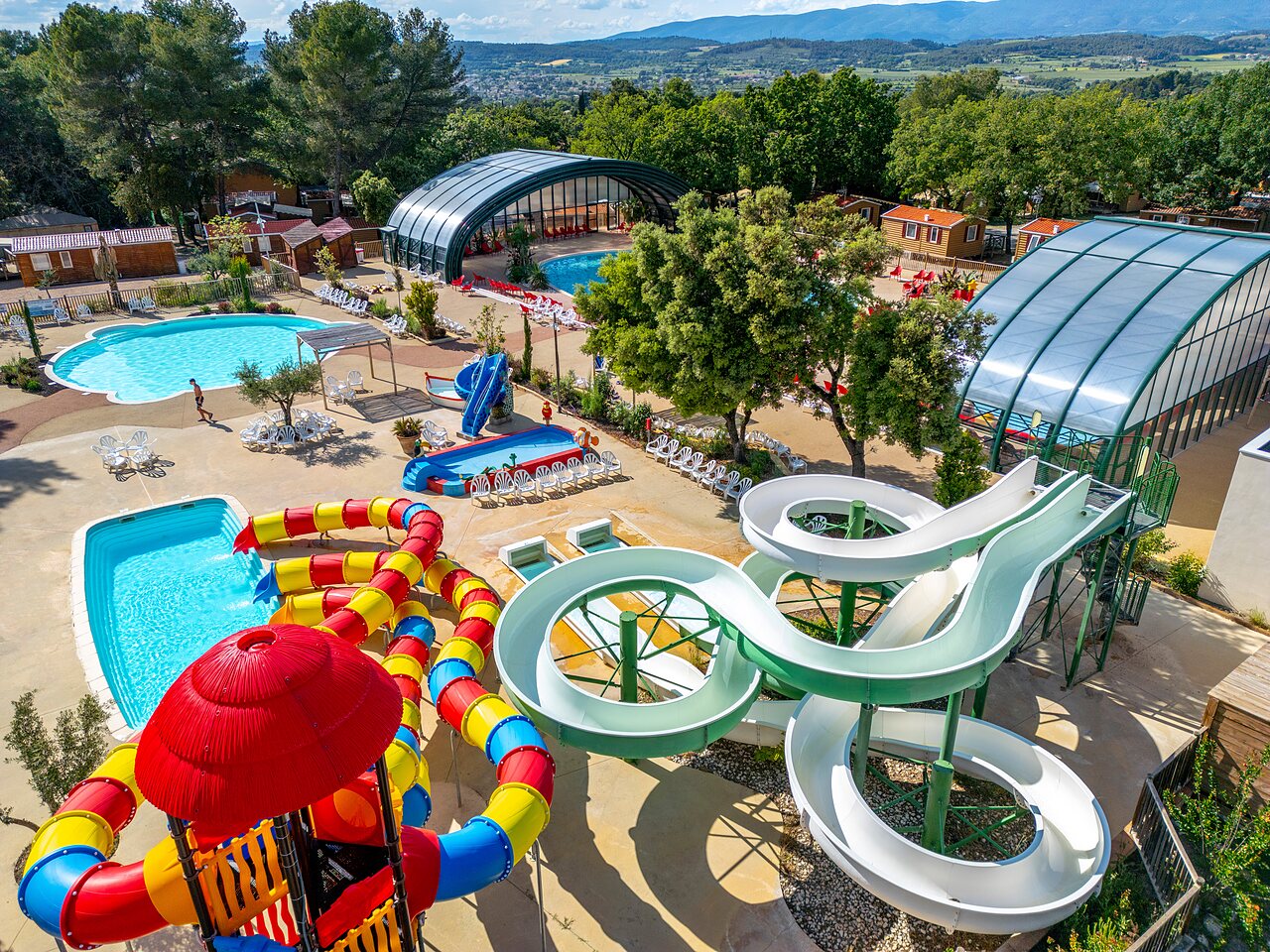 Groot waterpark, glijbanen en zwembaden op camping CAPFUN Pin�des du Luberon in PERTUIS (84).
