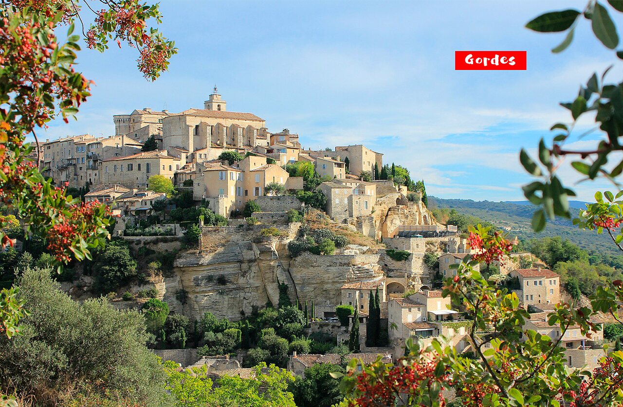Gordes, een prachtig dorp in de Luberon, te bezoeken nabij de camping.