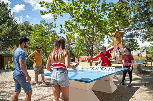 Tafeltennis en speeltuin op camping CAPFUN Pinèdes du Luberon in PERTUIS.